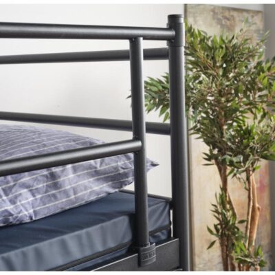 kovinska nadstropna postelja 11ST oprema 2